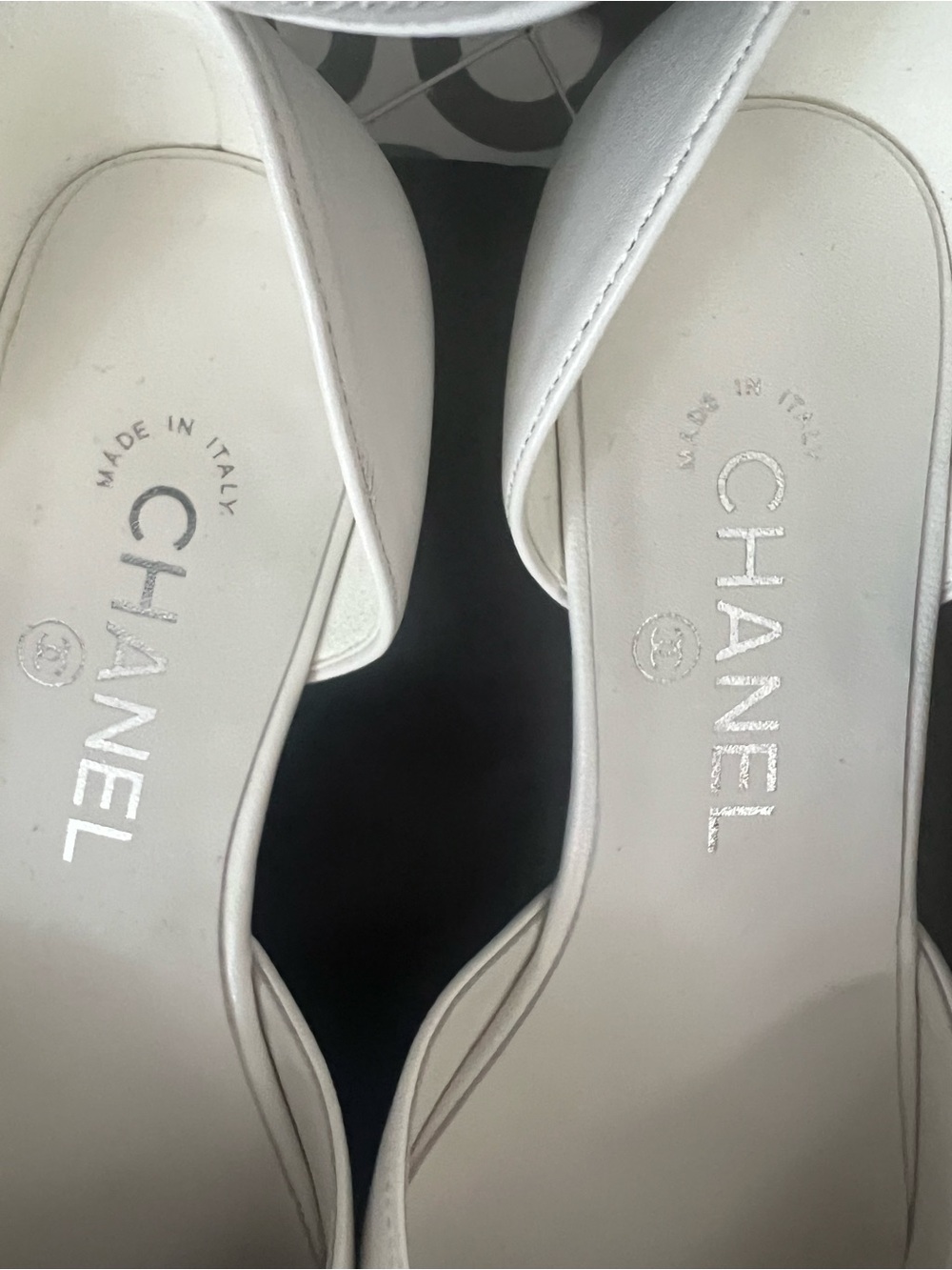 NEW CHANEL White Leather Camellia Mary Jane Mules with Black Cap Toe - Picture 3 of 12